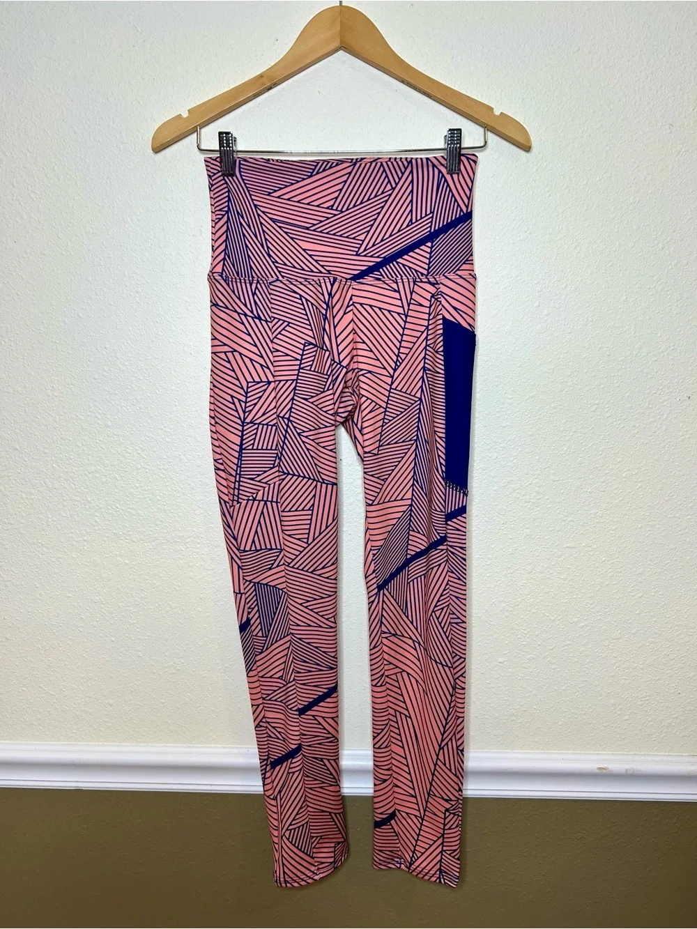 Icelantic Coral & Navy Geometric Print Leggings M